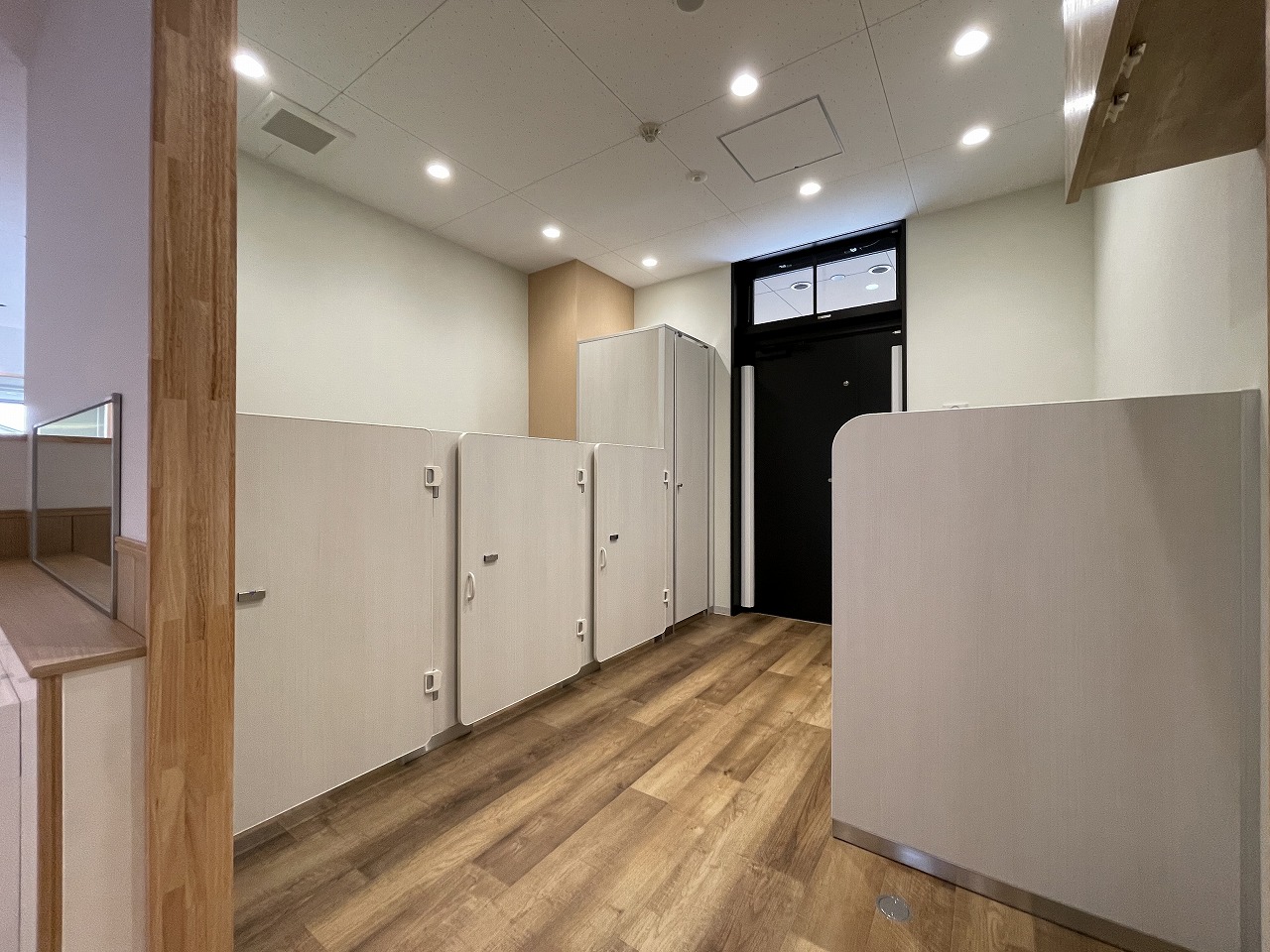 幼児用トイレブース Cb A 商品情報 コマニー株式会社